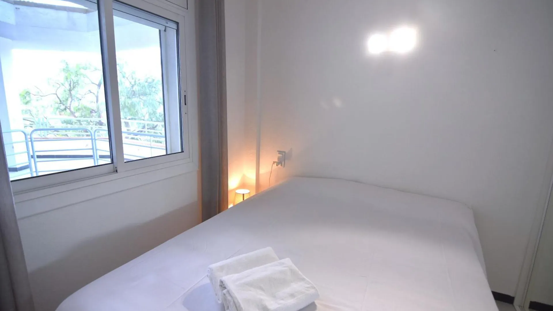 Rnet - 1-6 Puerto Madeira Canal View Roses Apartment