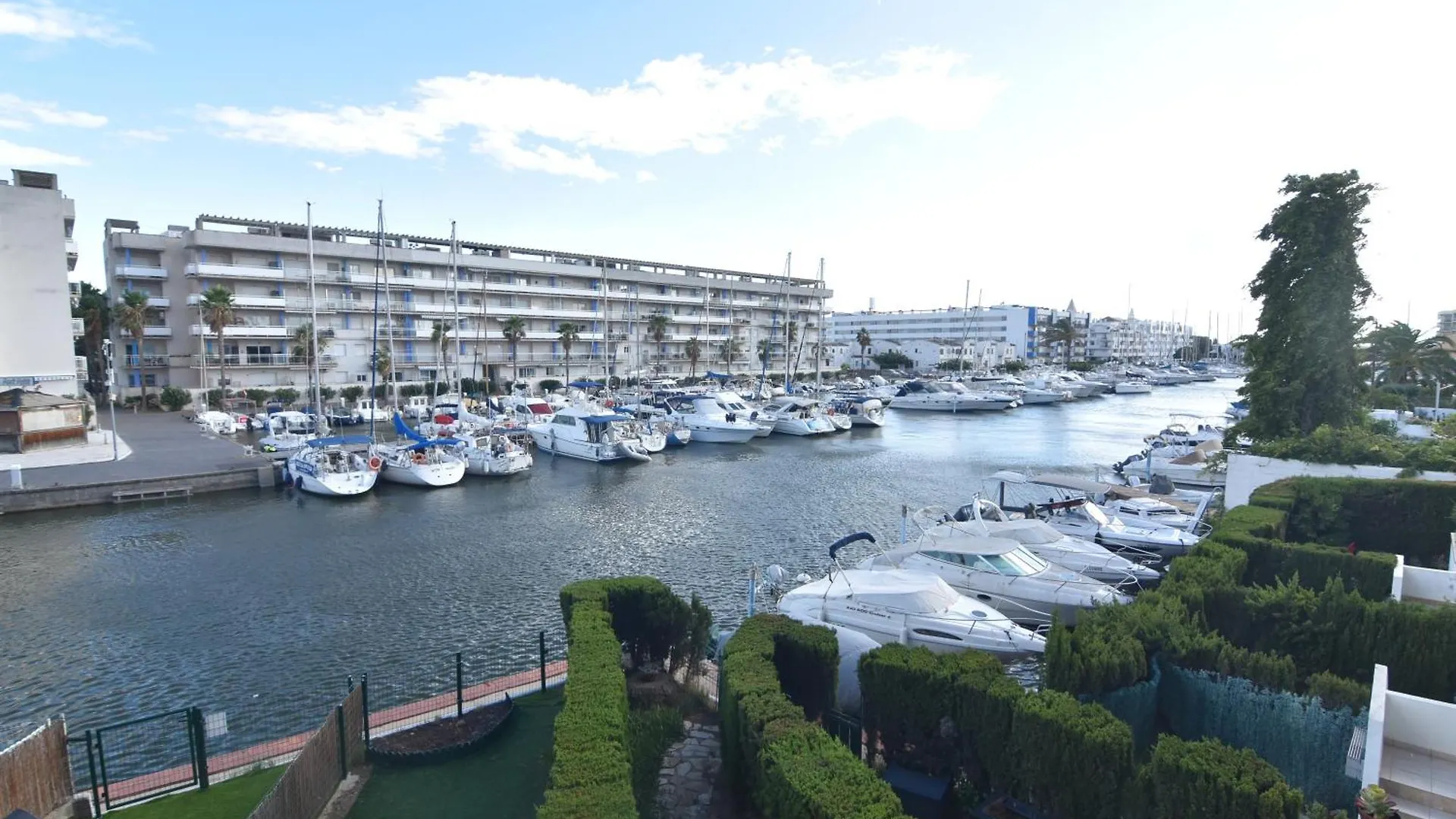 Rnet - 1-6 Puerto Madeira Canal View Roses 0*,
