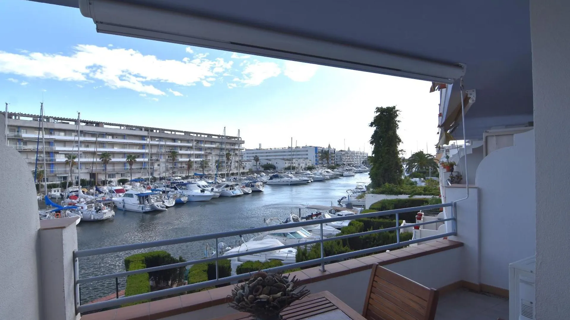 Rnet - 1-6 Puerto Madeira Canal View Roses Apartment